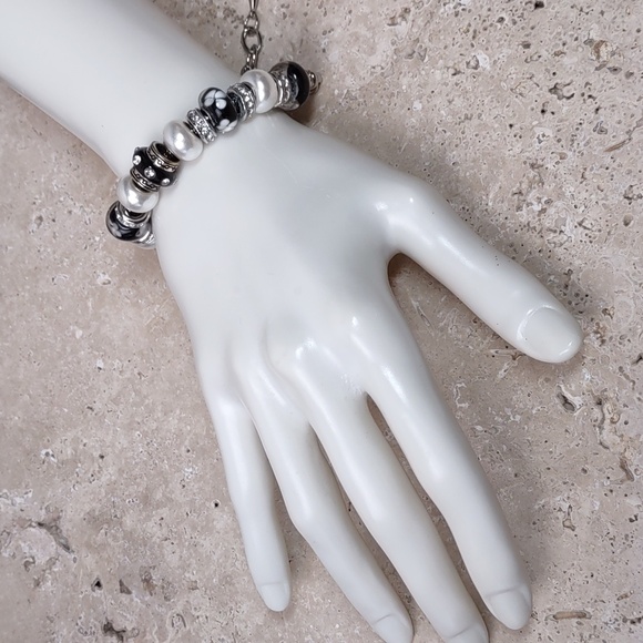 Bella Perlina Charm Bracelet - Picture 5 of 11